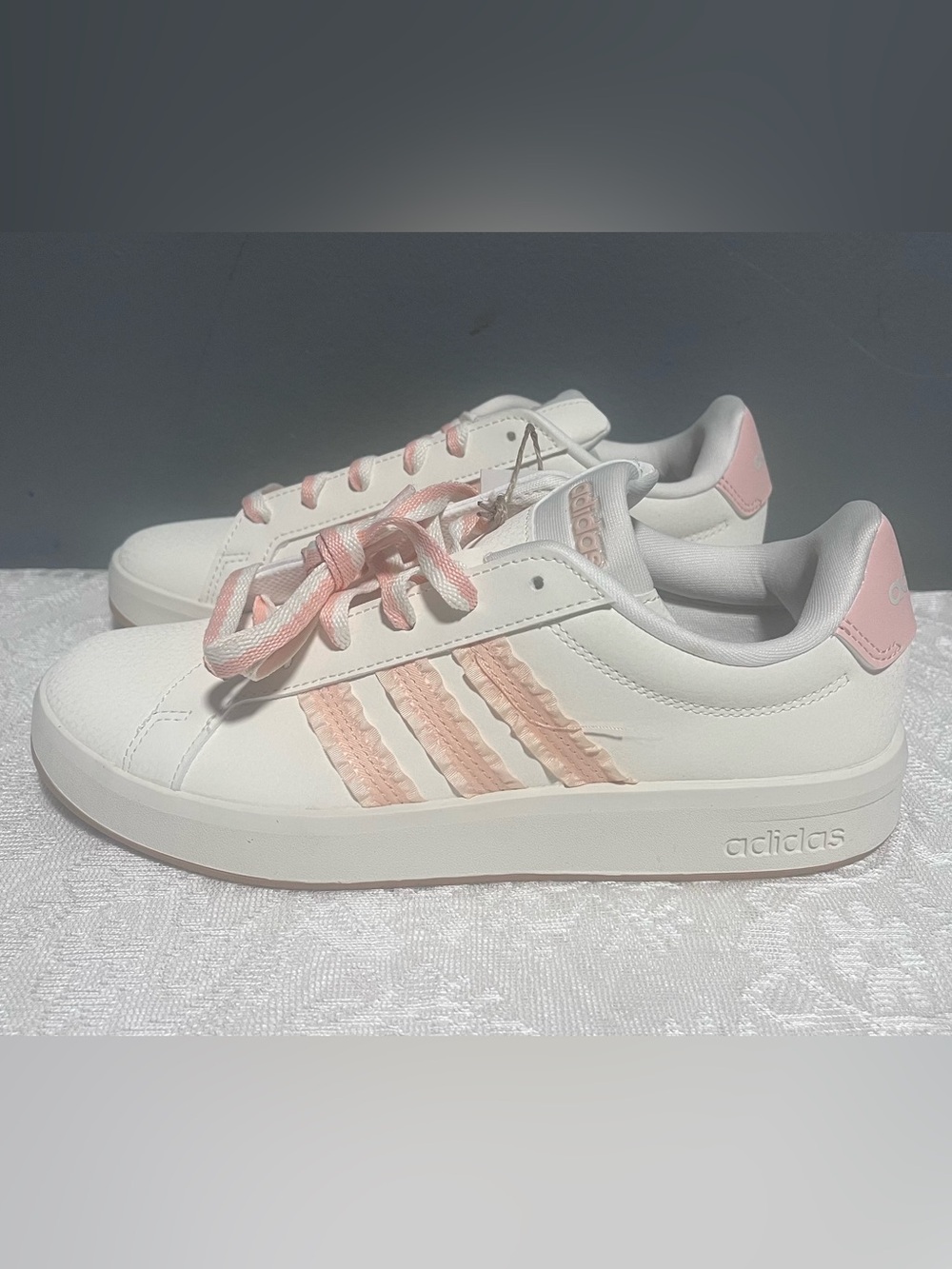 adidas Grand Court 3.0 J Kids White/Rose Ruffled 3 Stripe 6Y Low Top KJ1822